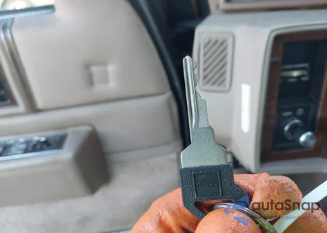 1988 Cadillac Deville z USA, uszkodzony, nr VIN 1G6CD5156J4241664